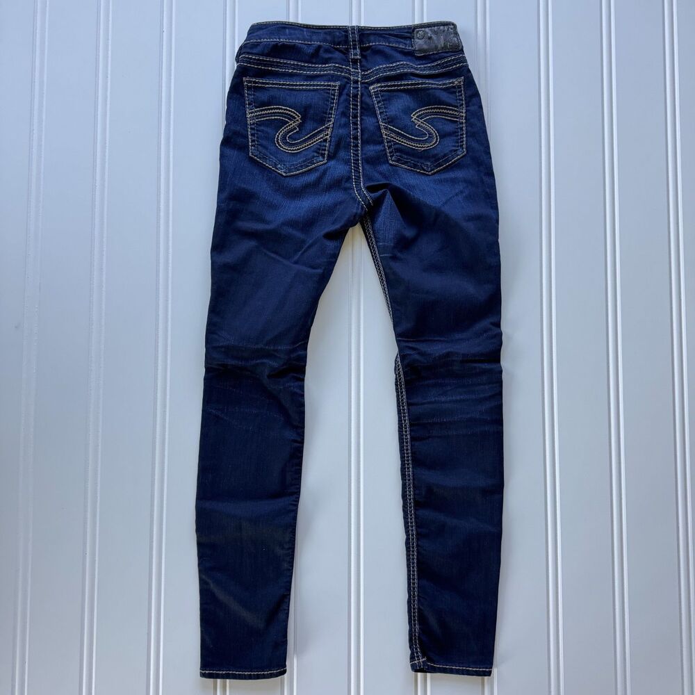 Silver Suki Dark Wash Skinny Jeans | Classic Clean Girl Minimalist Denim - Picture 6 of 7